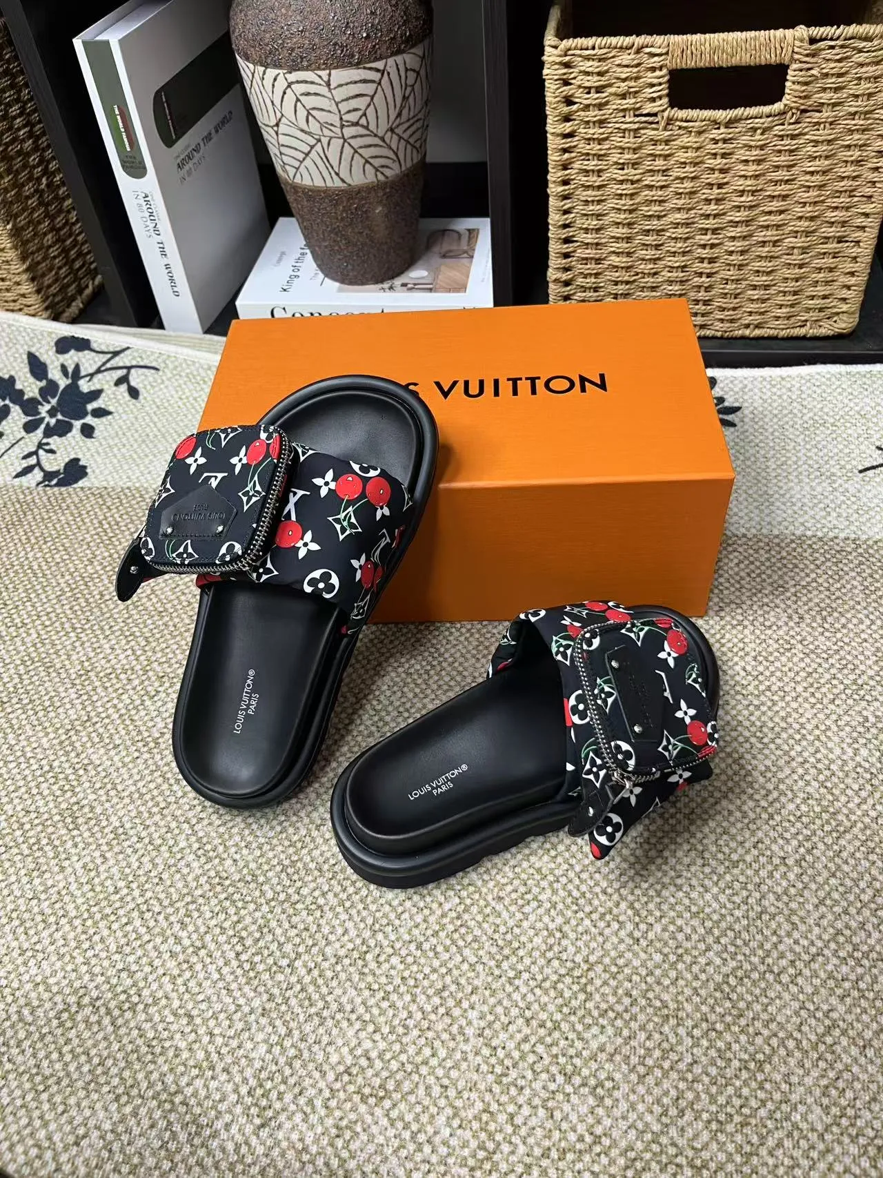 P380 yuan LV Louis Vuitton Full of high-end feel! A popular model among bloggers at home and abroad, it’s retro and fashionable, and looks stunning on your feet! Mainly recommended model on the official website★ ━━━━━ ЅᏇєєt ━━━━━ ▪️Upper: original calfskin ➕5D printing process ▪️Inner: imported mixed sheepskin ▪️Outsole: original molded foam outsole ▪️Size: Female 35-40 Men's 39-44 (women's 41 men's 45)